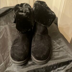 Black Ankle-High Winter Boots with Suede Texture